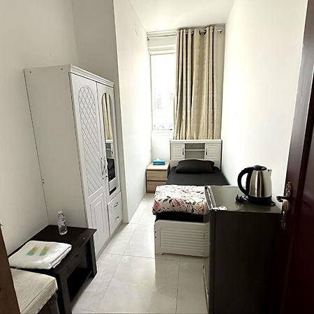 Corniche Street - Superb Lovely Room Abu Dhabi Bagian luar foto