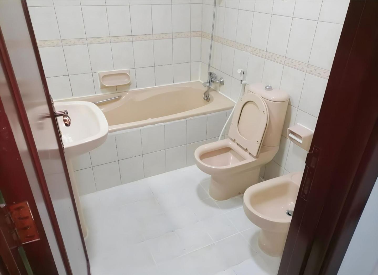 Corniche Street - Superb Lovely Room Abu Dhabi Bagian luar foto