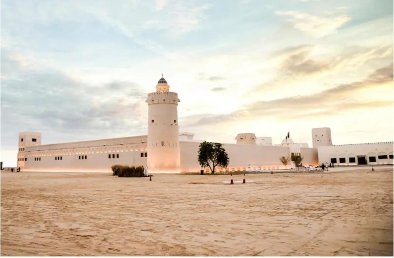 Corniche Street - Superb Lovely Room Abu Dhabi Bagian luar foto